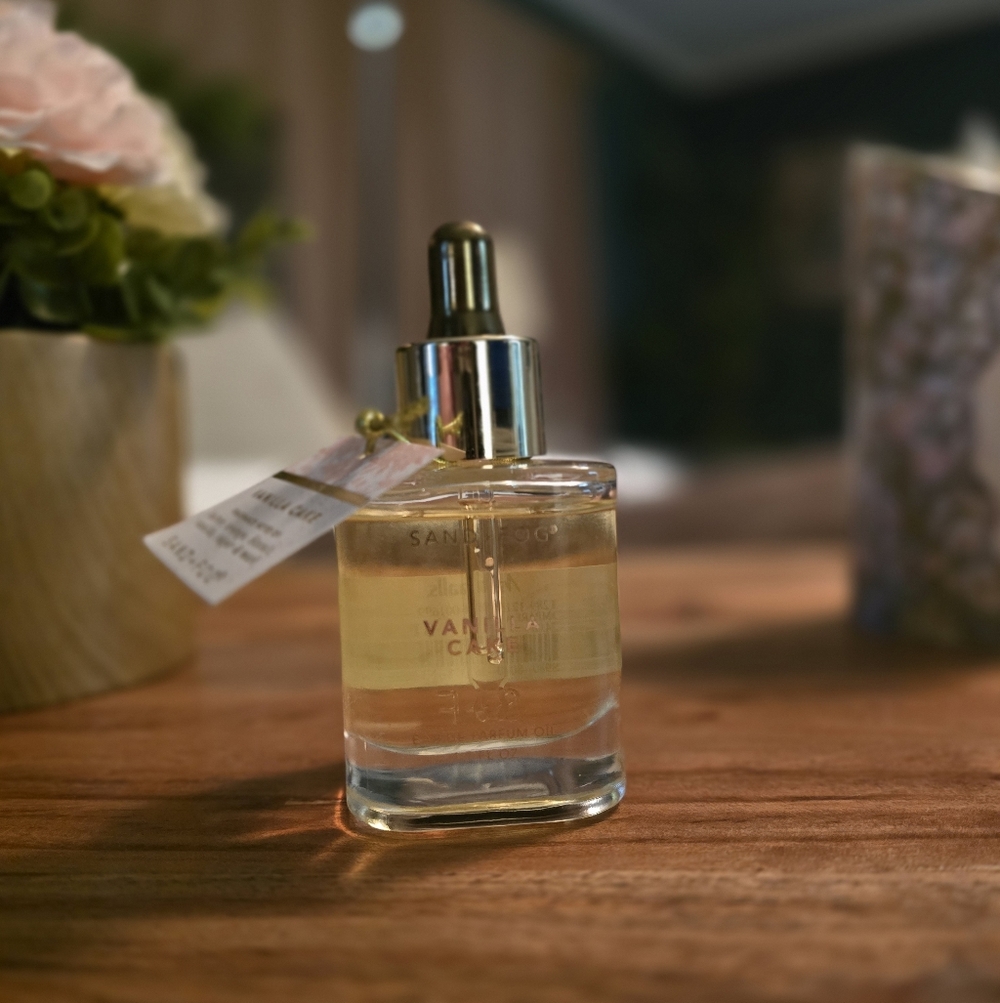 Sand + Fog Perfume Oil In Vanilla Cake - Picture 2 of 3